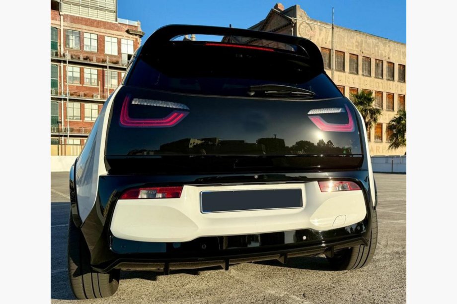 BMW I3 2013–2022 Takapuskuridiffuusori FRP Image