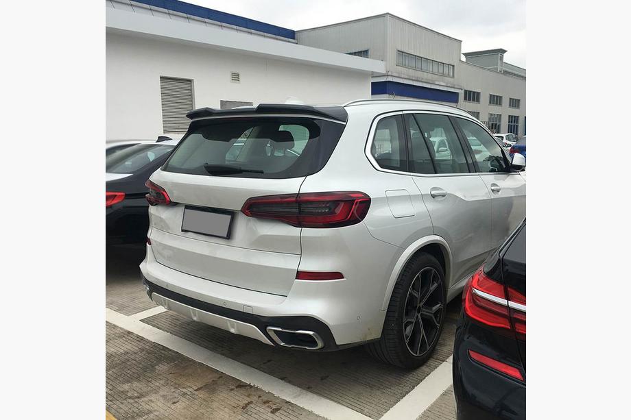 BMW X5 G05 2019–2026 Takalasin spoileri V2 (kiiltävän musta) Image