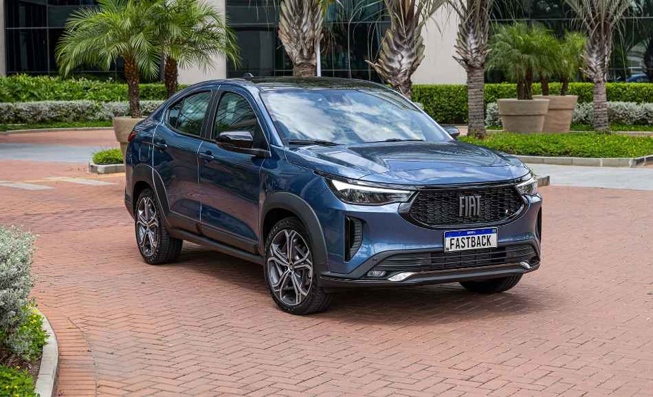 Fiat Fastback -crossover-coupén koeajo
