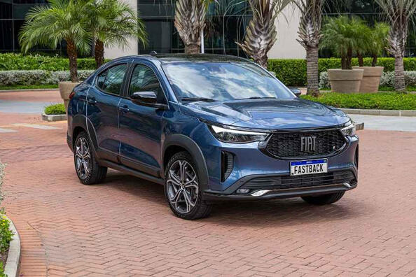 Fiat Fastback -crossover-coupén koeajo