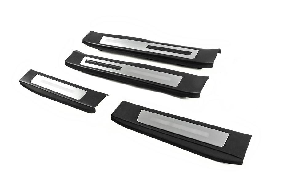 Toyota Land Cruiser 300 2021– Valaistut kynnyslistat (4 kpl) Image