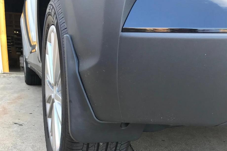 Hyundai Kona 2017–2023 Roiskeläpät Premium (4 kpl, bensiiniautoihin) Image