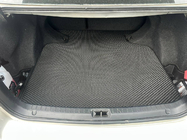 Toyota Avensis 2003–2009 Tavaratilan matto (SD, musta) kuva 1