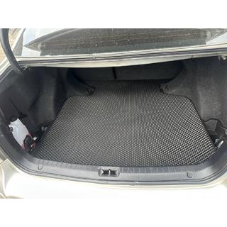 Tavaratilan matto (SD, musta) Toyota Avensis 2003–2009 kuva 3