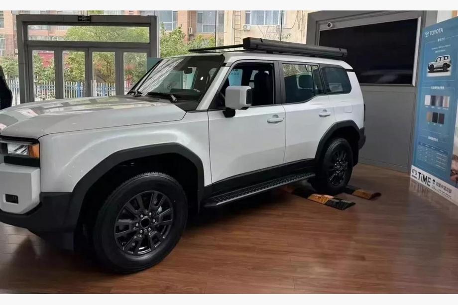 Toyota Land Cruiser Prado 250 2023– Sivuporrasputket (2 kpl) Image