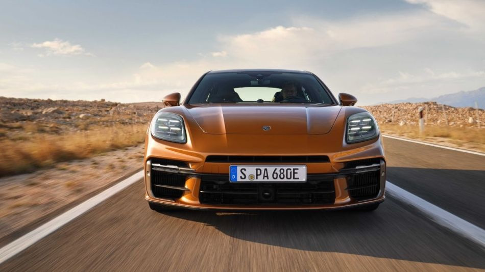 Porsche Panamera Turbo 2024: hybridiliftbackin koeajo
