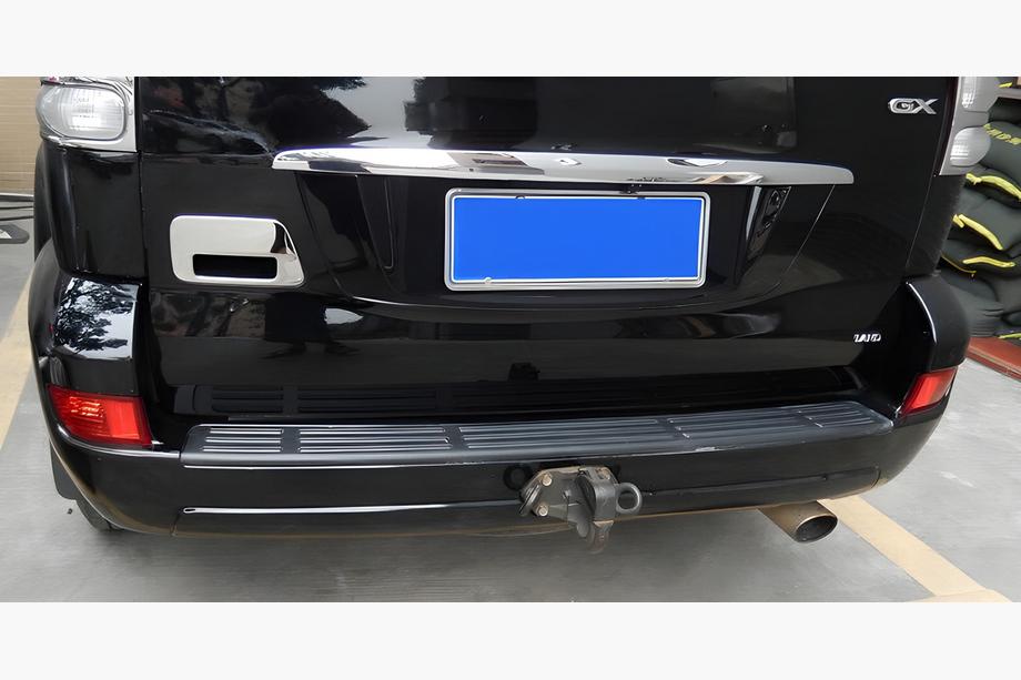 Toyota Land Cruiser Prado 120 2002–2009 Takaluukun kahvan koristepeite (ruostumaton teräs) OmsaLine – italialainen ruostumaton teräs Kuva 4