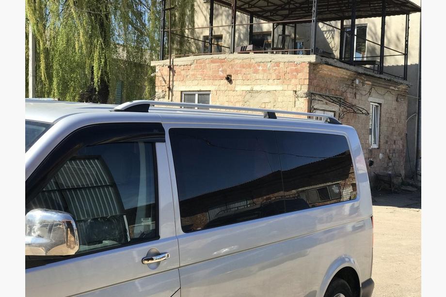 Volkswagen T5 2010–2015 CROWN kattokaiteet (matta harmaa) Lyhyt akseliväli Kuva 9
