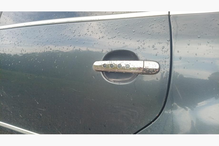 Skoda Roomster 2006–2015 DECOR-kahvakuoret (2 kpl, ruostumaton teräs) Kuva 5