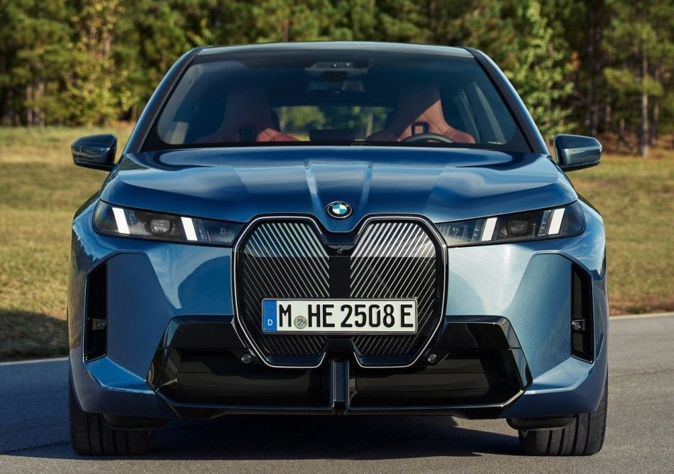 Koeajo: päivitetty sähköcrossover BMW iX 2025