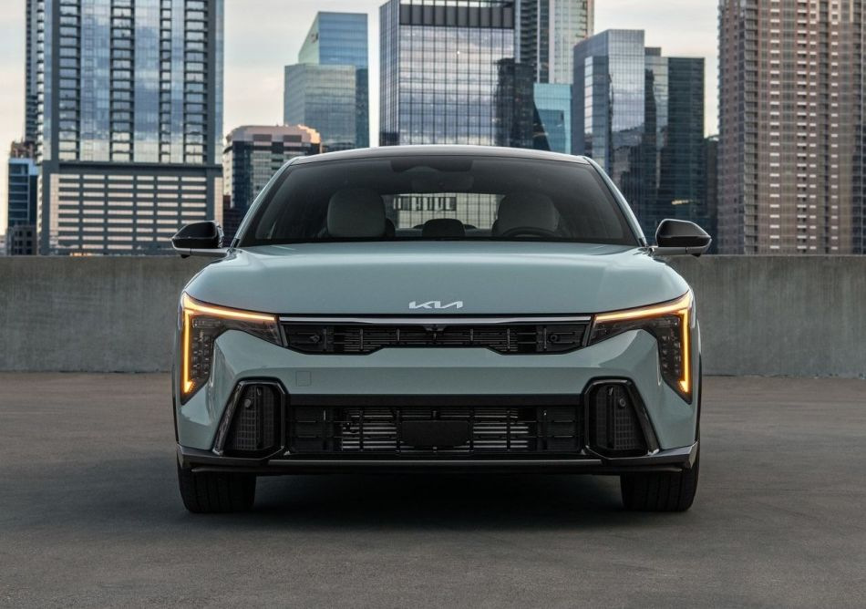 Kia K4:n 2. sukupolven esittely: tyyli, tekniikka ja tila