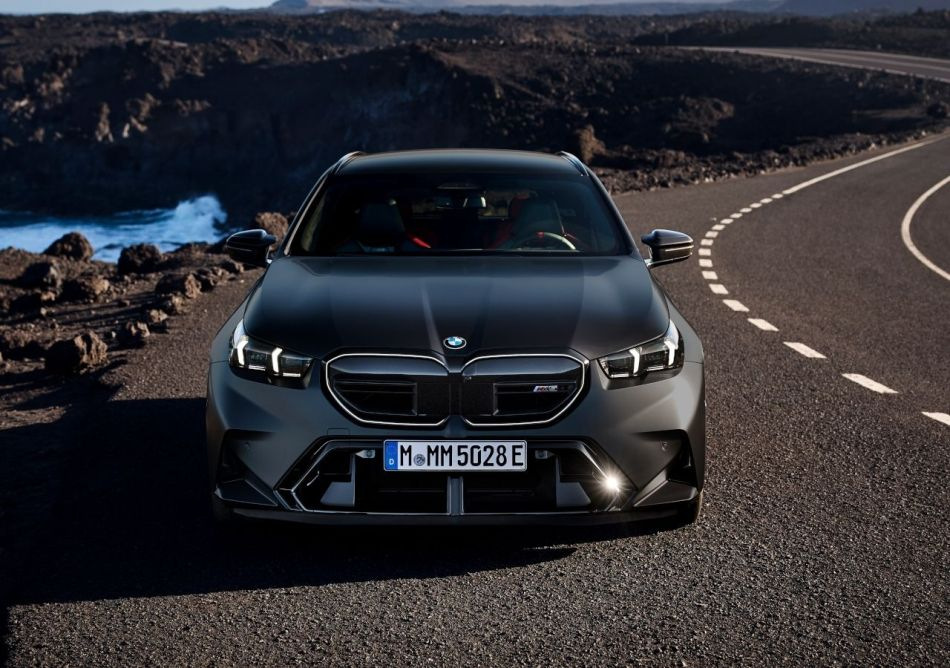 BMW M5 Touring 2024 - urheilufarmarin koeajo