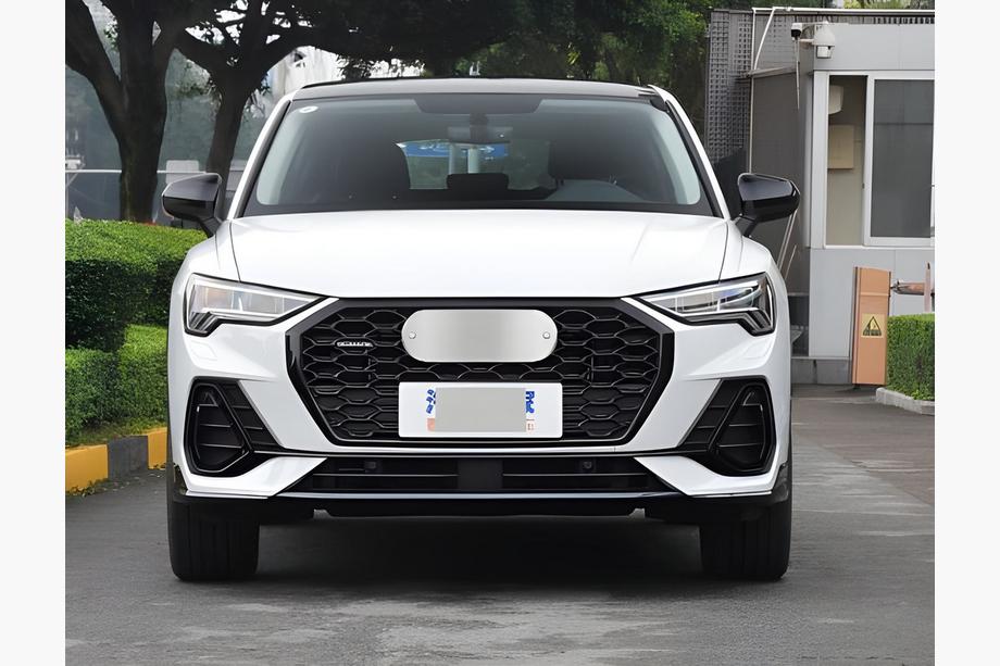 Audi Q3 2019–2025 Sumuvalojen ritilät etuhelman kanssa (2 kpl, musta) Image