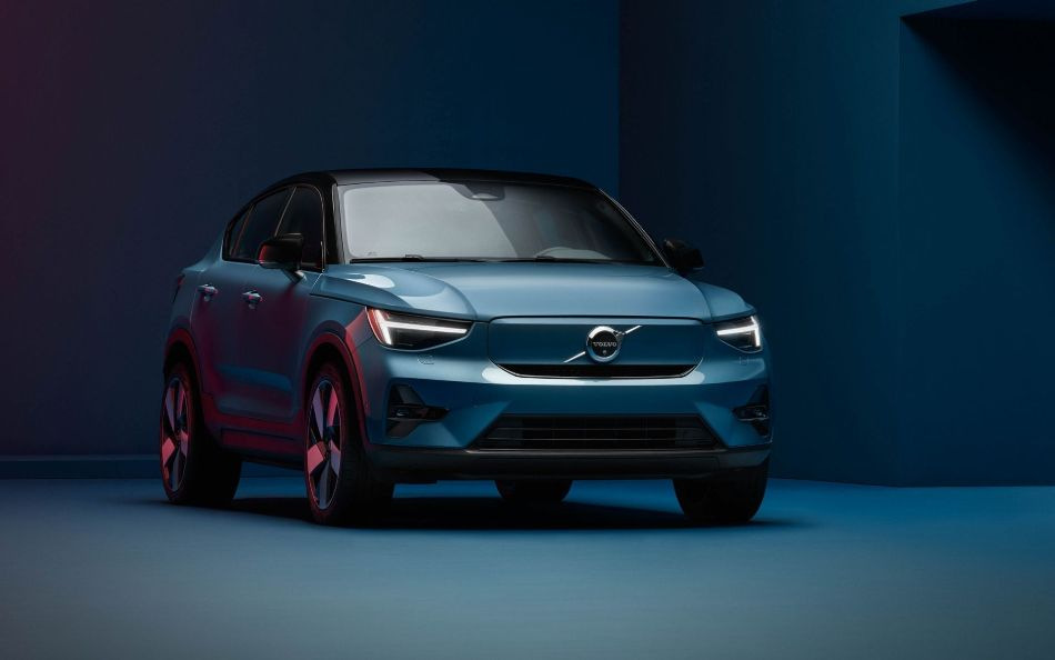 Katsaus tekniseen ja tyylikkääseen Volvo C40 Rechargeen