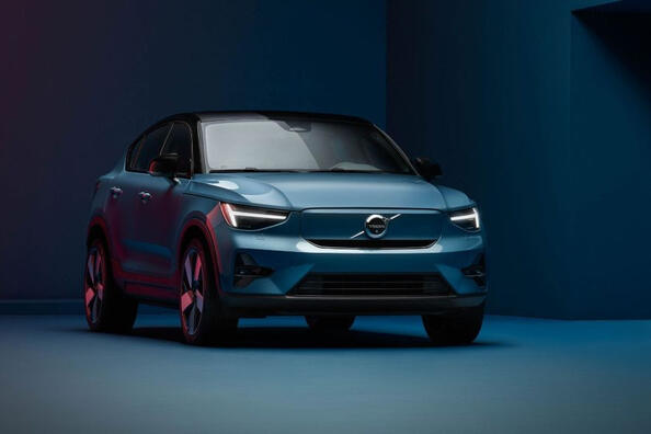 Katsaus tekniseen ja tyylikkääseen Volvo C40 Rechargeen