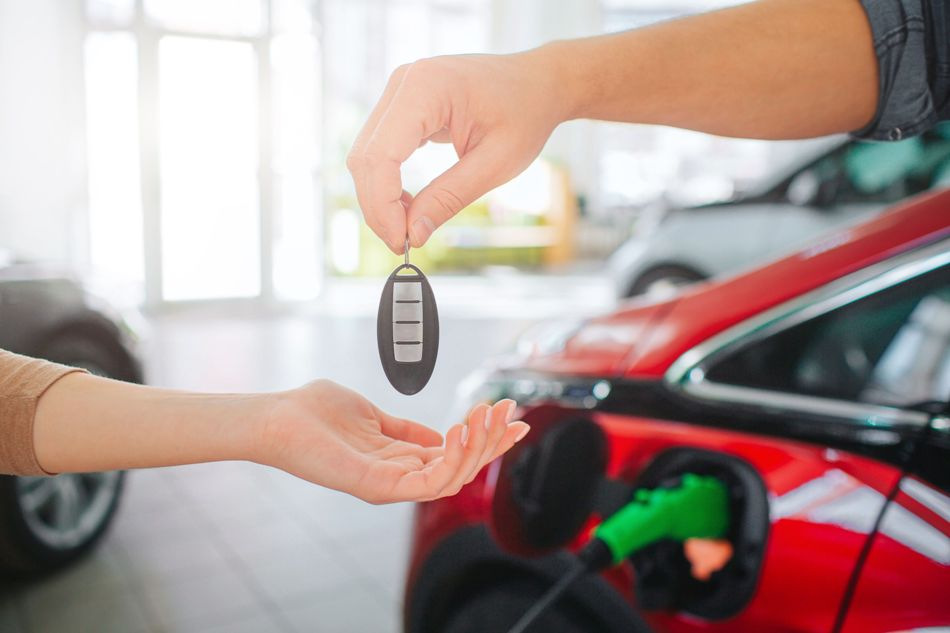 Kannattaako ostaa sähköauto? Punnitsemme plussat ja miinukset