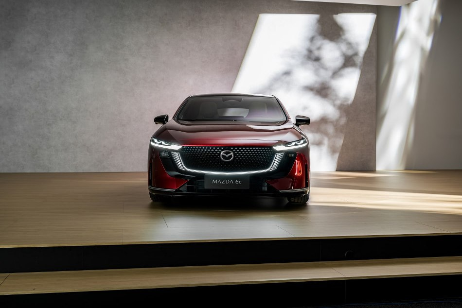 Katsaus uuteen sähköautoon Mazda 6e