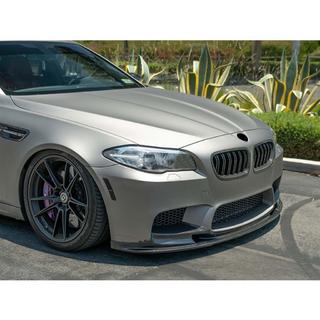 Etuhelma DPT V2 (M5:lle, kiiltävän musta) BMW 5-sarja F10/F11 2010–2016 kuva 1