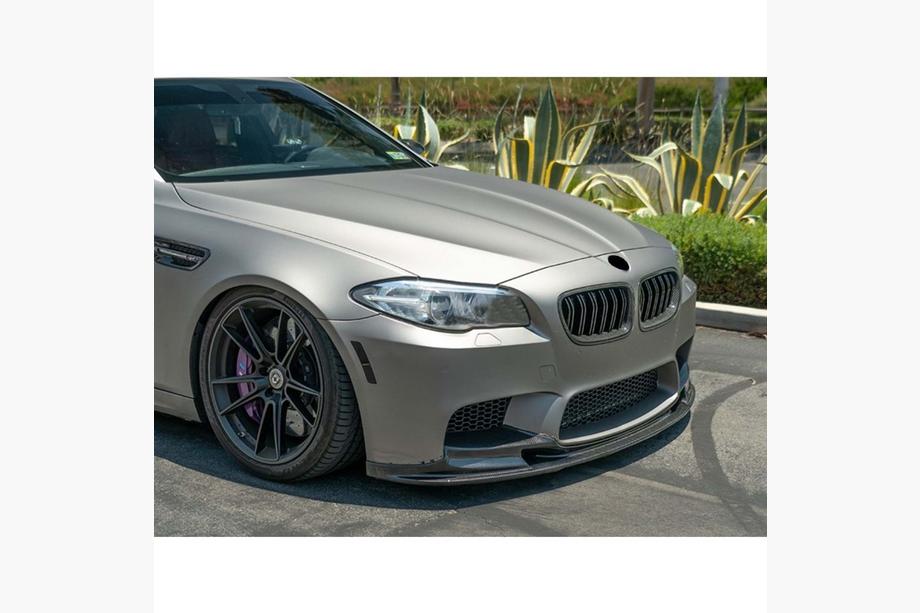 BMW 5-sarja F10/F11 2010–2016 Etuhelma DPT V2 (M5:lle, kiiltävän musta) Image