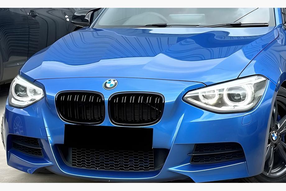 BMW 1-sarja F20/F21 2011–2019 M-Look munuaismaskit (2011-2014, kiiltävä musta) Image