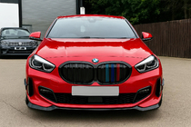 BMW 1-sarja F40 2019–2024 M-Look munuaismaskit (M-Color) kuva 1