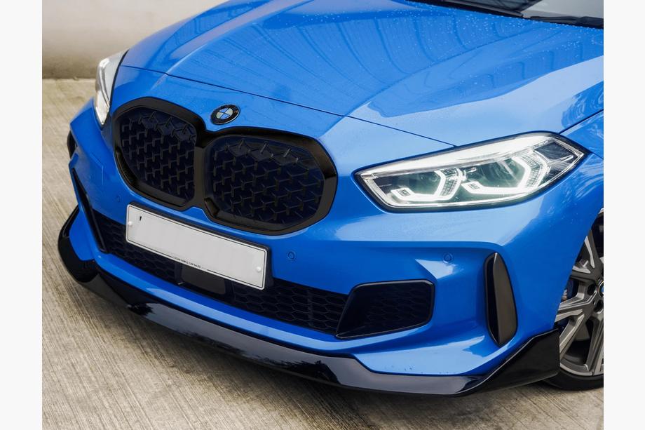BMW 1-sarja F40 2019–2024 Munuaissäleikkö Diamond Black (1 kpl) Image