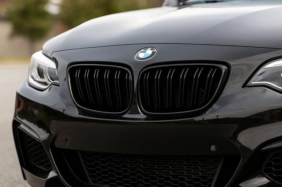 BMW 2-sarja F22/F23 2014–2021 Munuaissäleiköt M-Look (kiiltävän musta) Image