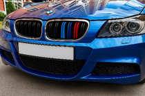 BMW 3-sarja E90/E91 2005–2011 M-Look munuaissäleiköt (E-90/91 2008-2011, M-Color kromikehyksellä) kuva 1