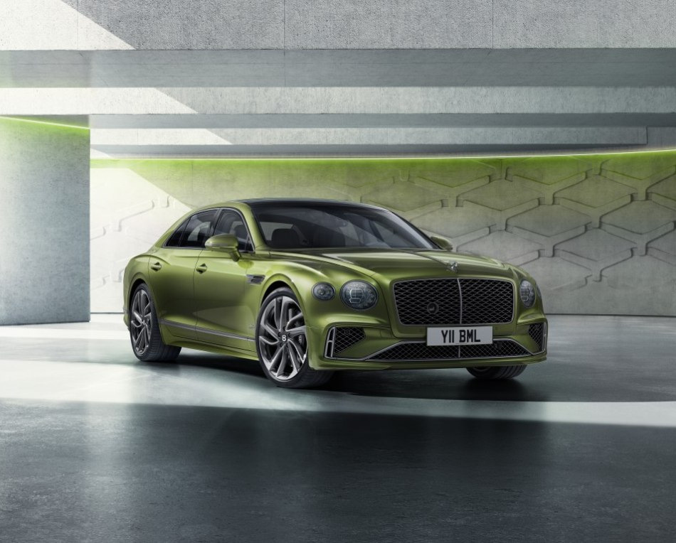 Arvostelu: luksussedan Bentley Flying Spur 2025