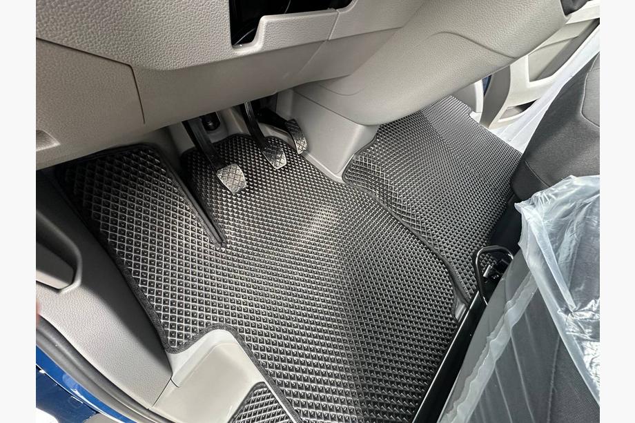 Volkswagen Crafter 2016– Lattiamatot 2024+ (3 kpl, EVA, Musta) Image