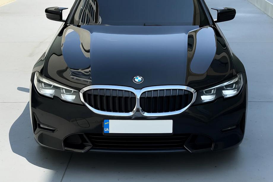 BMW 3-sarja G20/G21 2018– Munuaissäleiköt 1 Bar (2018-2022, kiiltävä musta kromikehyksellä) Image