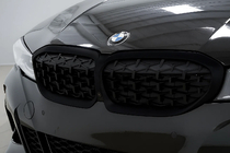 BMW 3-sarja G20/G21 2018– Munuaissäleiköt Diamond Black (2018-2022, musta reunus) kuva 2