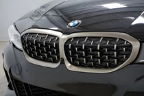BMW 3-sarja G20/G21 2018– Munuaissäleiköt Diamond Silver (2018-2022, mattakrominen reunus) kuva 3