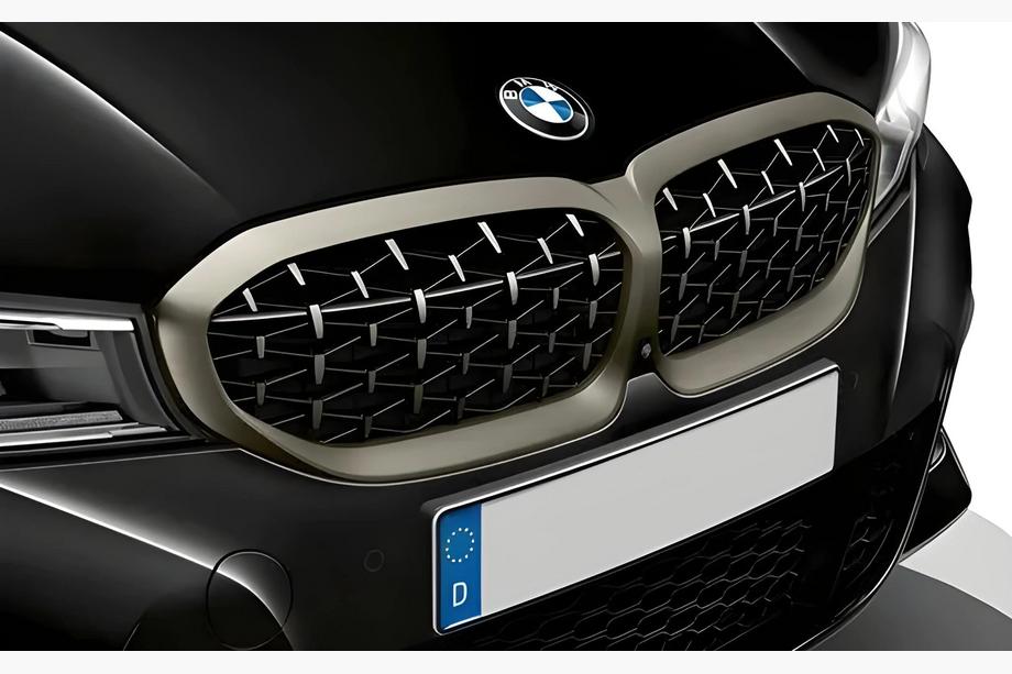 BMW 3-sarja G20/G21 2018– Munuaissäleiköt Diamond Silver (2018-2022, mattakrominen reunus) Image