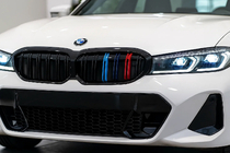 BMW 3-sarja G20/G21 2018– Munuaismaskit M-Look (2022+, M-Color) kuva 1