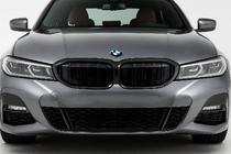BMW 3-sarja G20/G21 2018– M-Look munuaismaskit (G28 2022+, kiiltävä musta) kuva 1