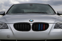 BMW 5-sarja E60/E61 2003–2010 M-Look munuaismaskit (M-Color) kuva 1
