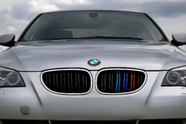 BMW 5-sarja E60/E61 2003–2010 Munuaissäleiköt M-Look (M-Color kromikehyksellä) kuva 1
