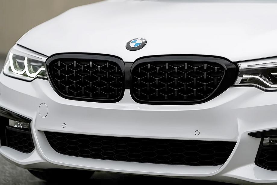 BMW 5-sarja G30/G31 2017–2023 Munuaissäleikkö Diamond Black V1 (2017-2020, musta reunus) Image