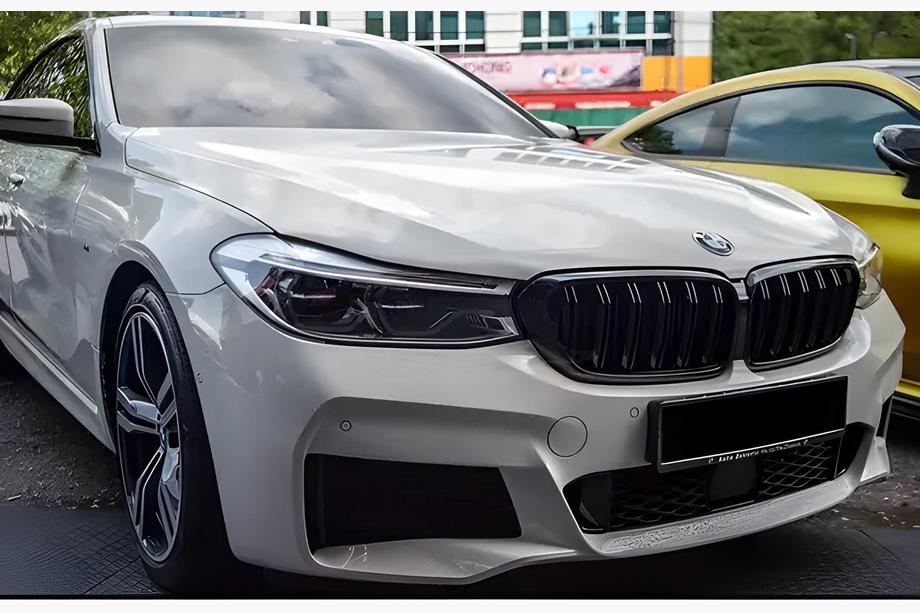 BMW 6-sarja G32 2017– Munuaissäleiköt M-Look (2017-2020, kiiltävän musta) Image