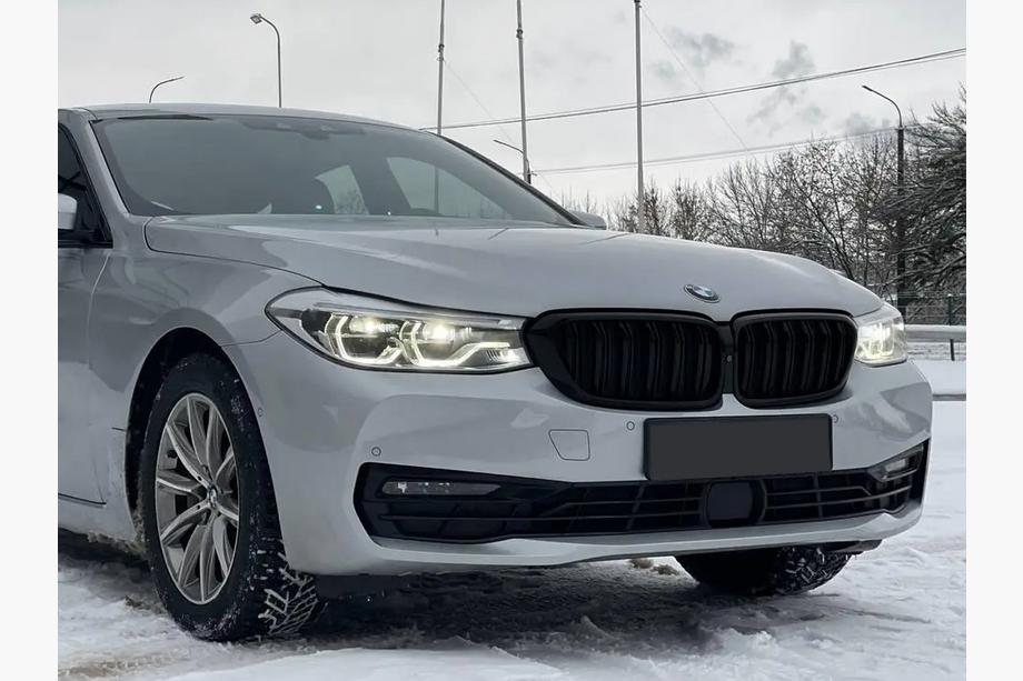 BMW 6-sarja G32 2017– M-Look munuaismaski (2017-2020, mattamusta) Image