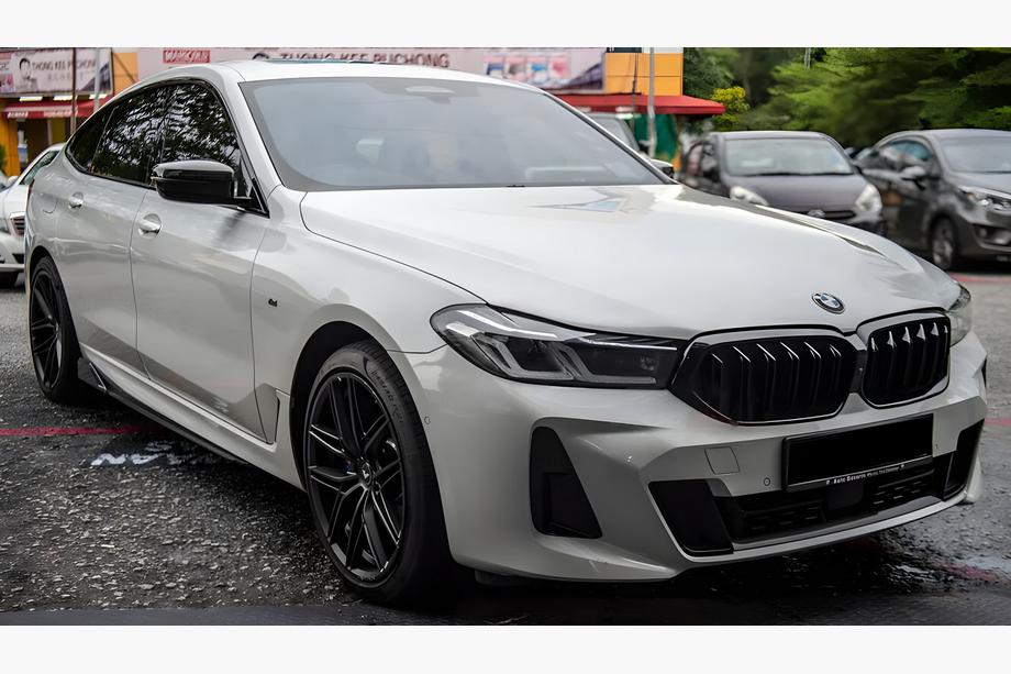 BMW 6-sarja G32 2017– M-Look munuaismaski (2020-2023, kiiltävä musta) Image