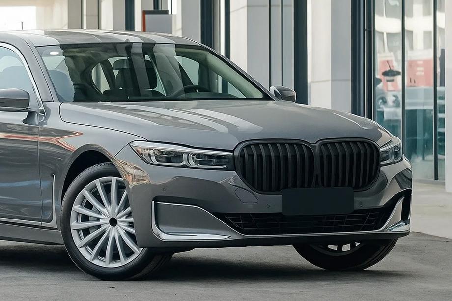 BMW 7-sarja G11/G12 2015–2022 Munuaissäleikkö 1 Bar (2019-2022, mattamusta) Image