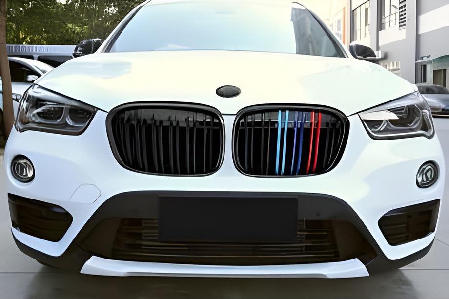 BMW X1 F48 2015–2022 M-Look munuaismaskit (2015-2019, M-Color) Image