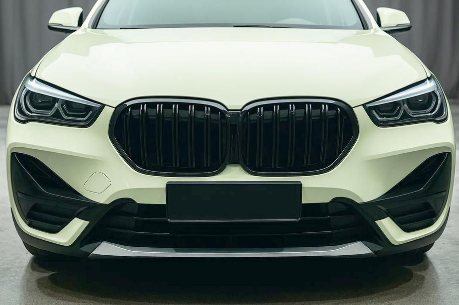 BMW X1 F48 2015–2022 Munuaismaski M-Look (2020-2022, kiiltävä musta) Image