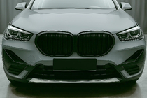 BMW X1 F48 2015–2022 M-Look munuaismaskit (2020-2022, mattamusta) kuva 1