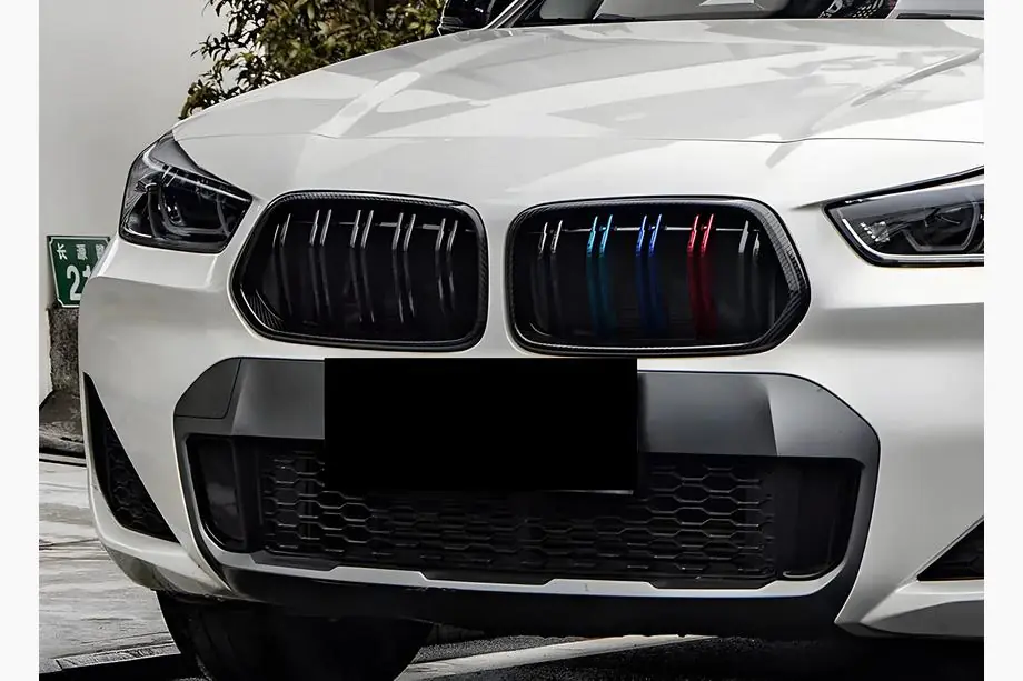 BMW X2 F39 2018–2023 M-Look munuaismaskit (M-Color) Image