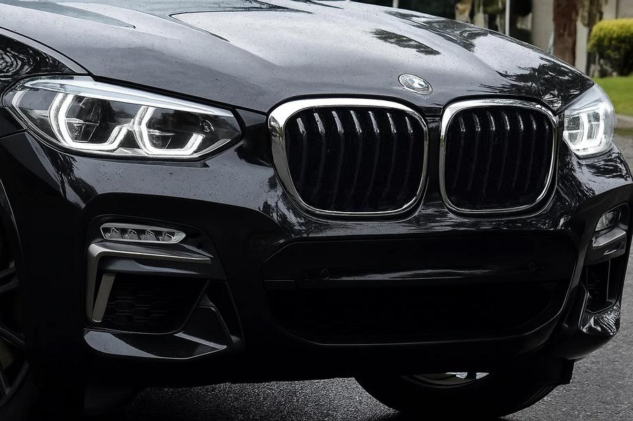 BMW X3 G01 2018– Munuaissäleikkö 1 Bar (2018-2021, kiiltävä musta kromireunuksella) Image