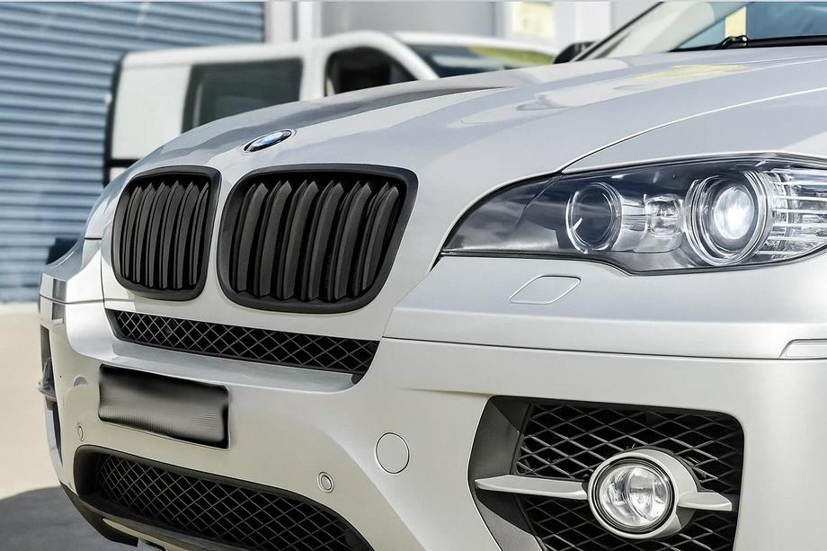 BMW X5 E70 2007–2013 M-Look munuaismaskit (musta matta) Image