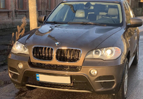BMW X5 E70 2007–2013 M-Look munuaismaskit (kiiltävän musta, kromireunus) kuva 3